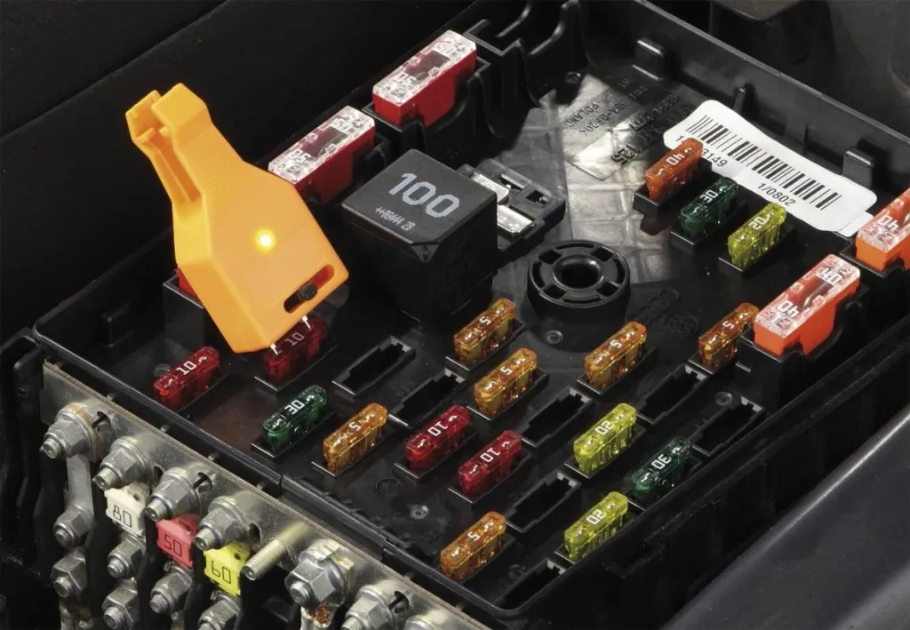 Function tester for fuses FK1, FK2, FK3, including pliers
