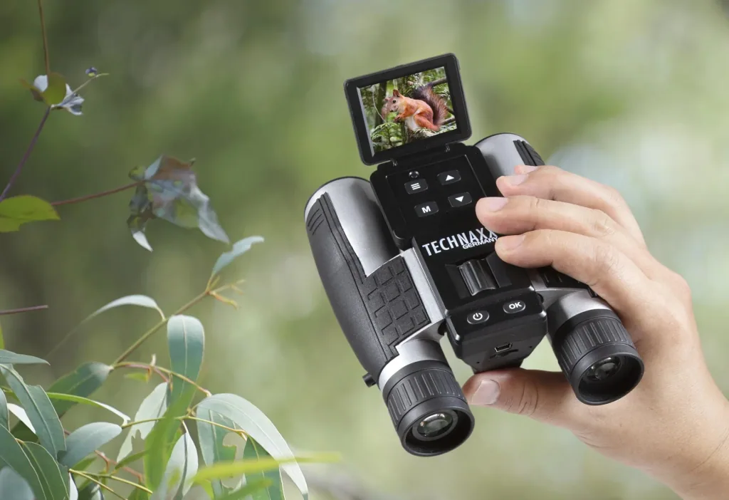 FullHD binoculars with display