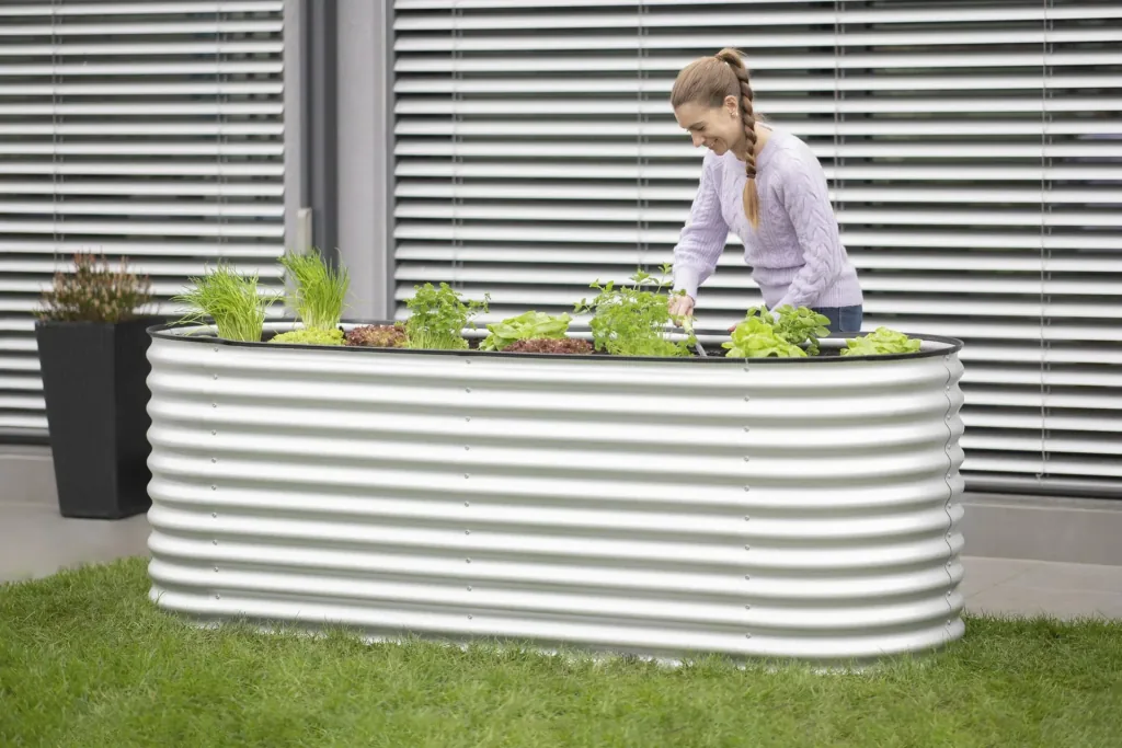Podwyższona grządka Grow Faster, 240×80×82 cm, srebrna – metal z ocynkowanej blachy falistej