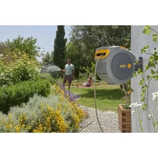 Hozelock automatic hose reel
