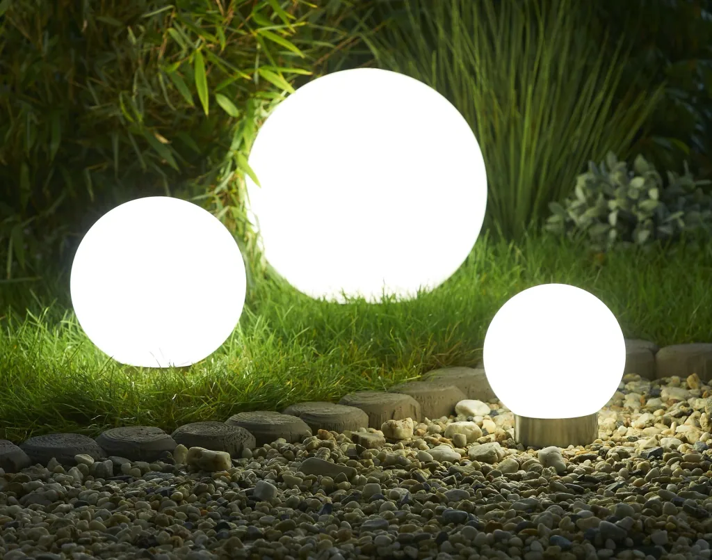 Solar ball with white and color changing LED - 15cm