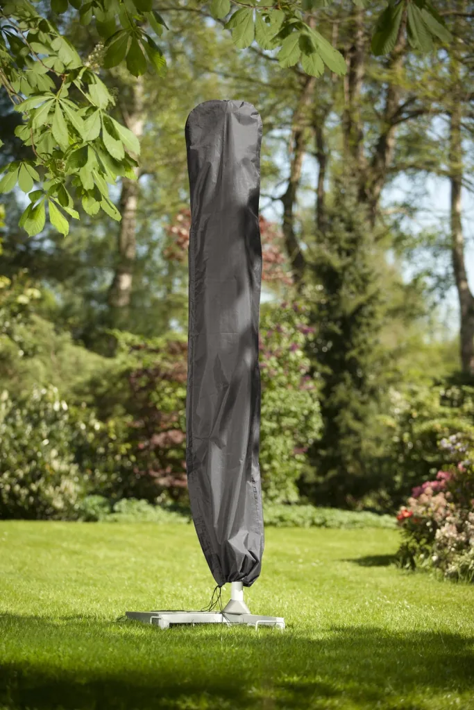 Professional protective cover for parasols
