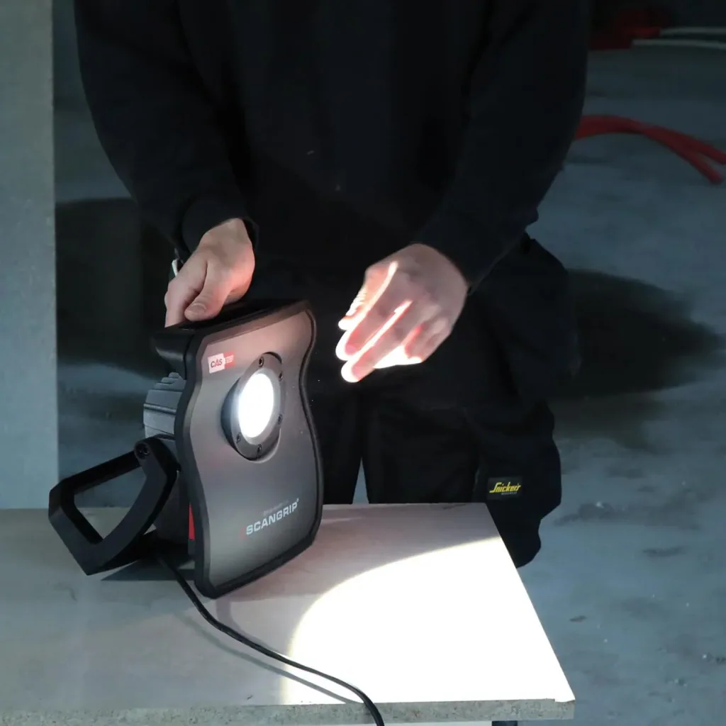 Handheld floodlight NOVA 4 CAS + 12V 4Ah battery, SC30 charger with removable diffuser