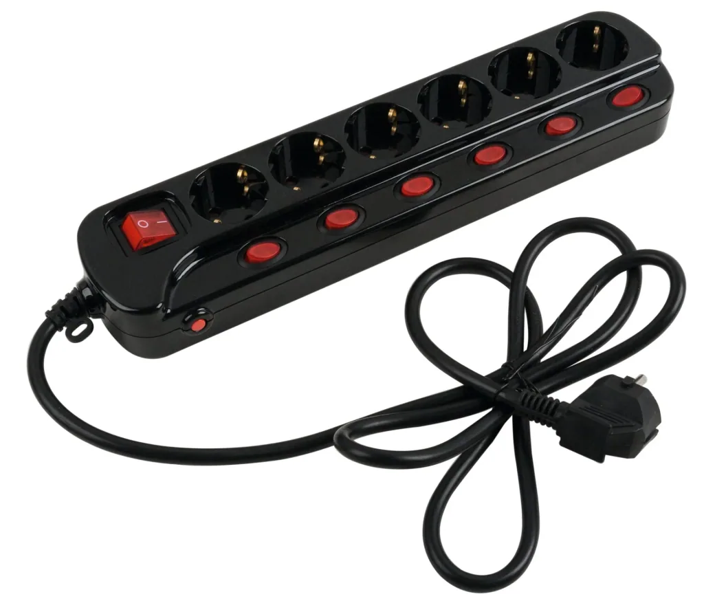 Power strip with 1.5 meter connection cable - 6-way, black