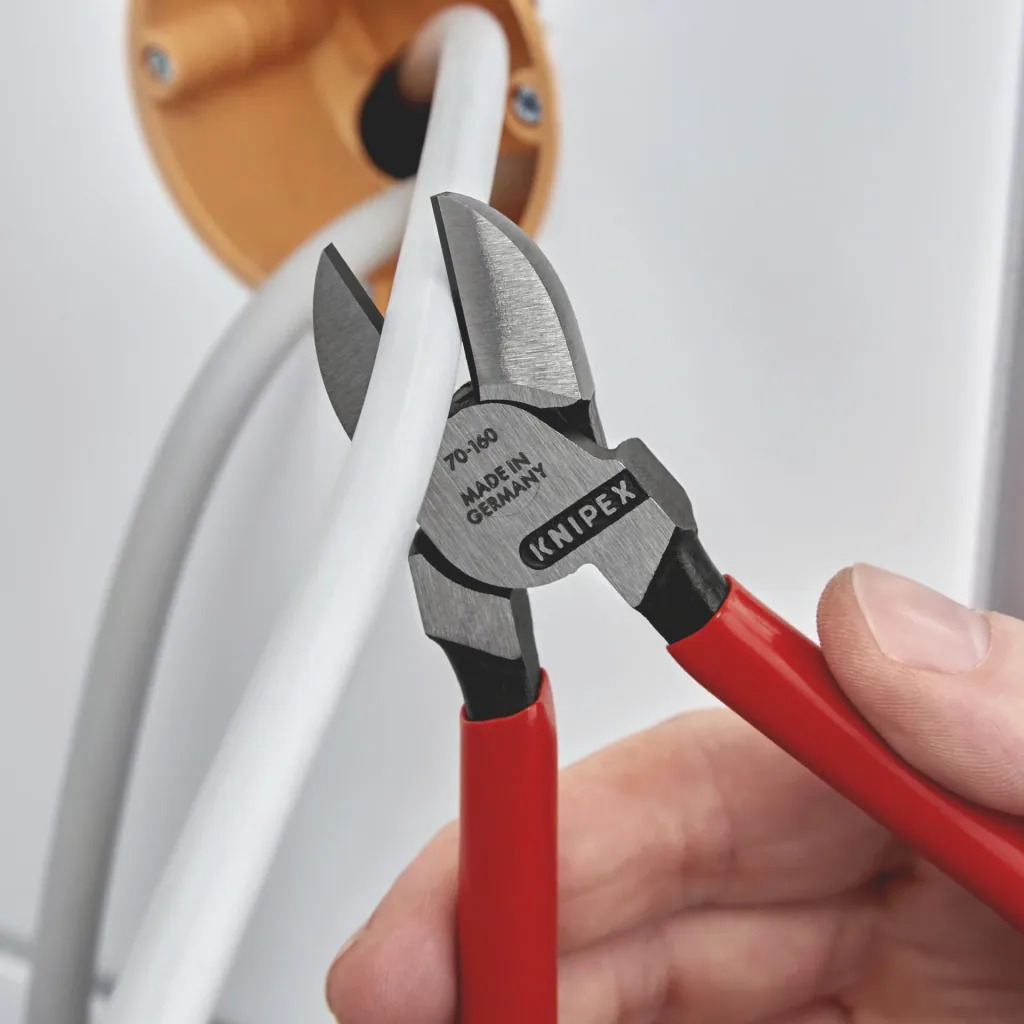 Side cutters with plastic coating, black atramentized, polished, 160 mm cutting edge with bevel