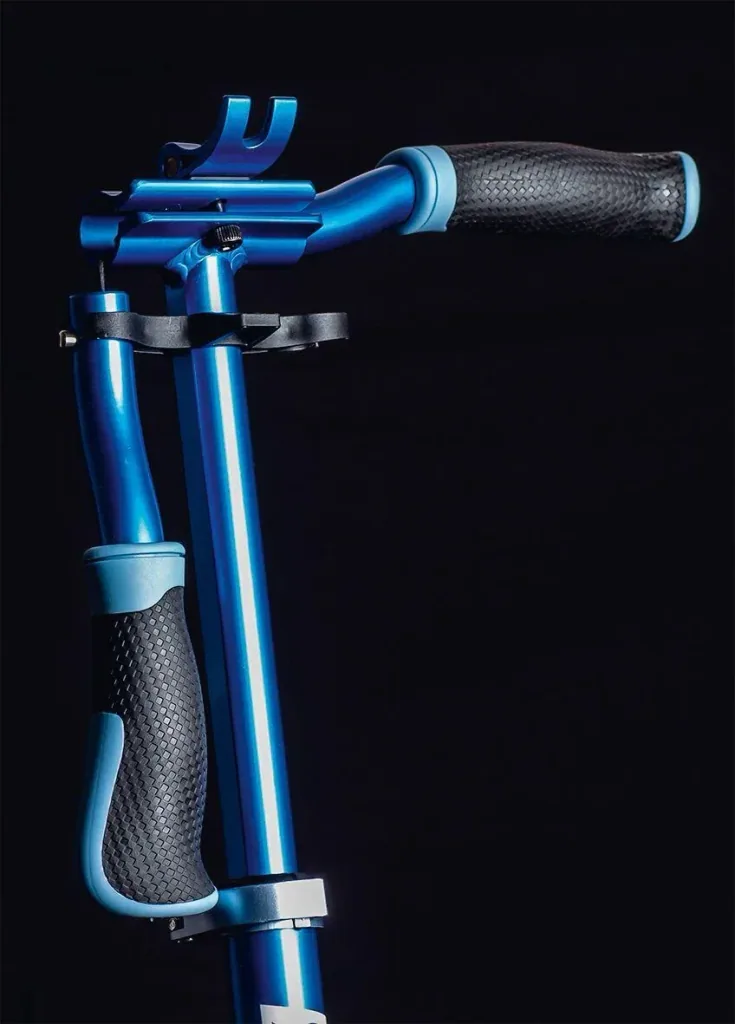 Aluminum scooter with folding mechanism and stand, 205 mm, ABEC 7, height adjustable, blue