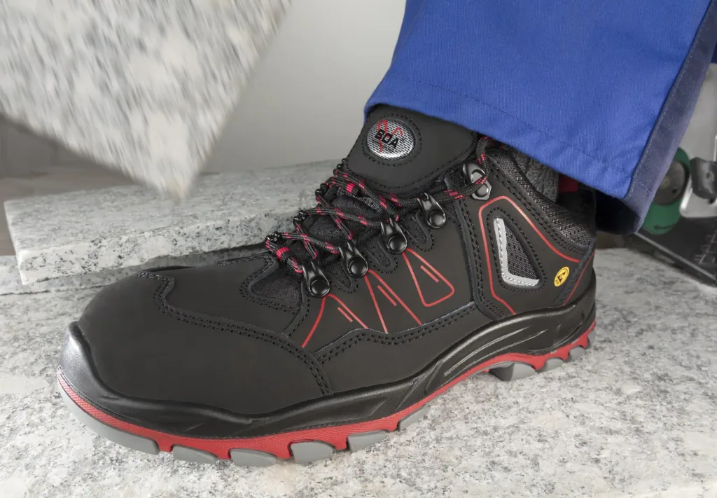 S3 safety shoe, color black/red, size 40