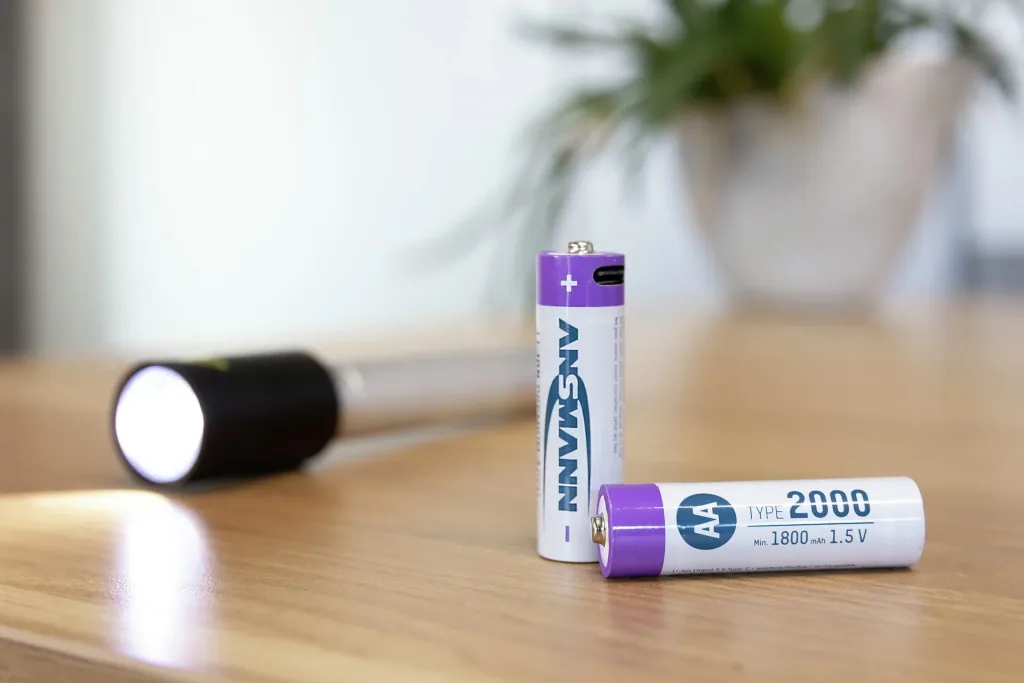Akumulatory litowo-jonowe Mignon (AA) USB-C - 4 szt., wyłącznik bezpieczeństwa