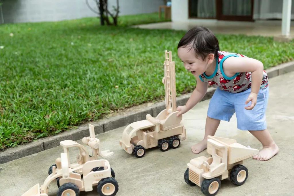 Plan Toys Wózek widłowy drewno naturalny