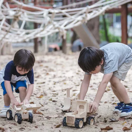 Plan Toys Wózek widłowy drewno naturalny