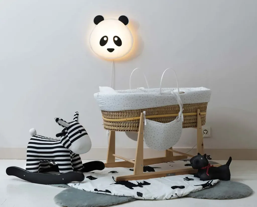 Buokids miękka lampa ścienna Miś Panda niebieska