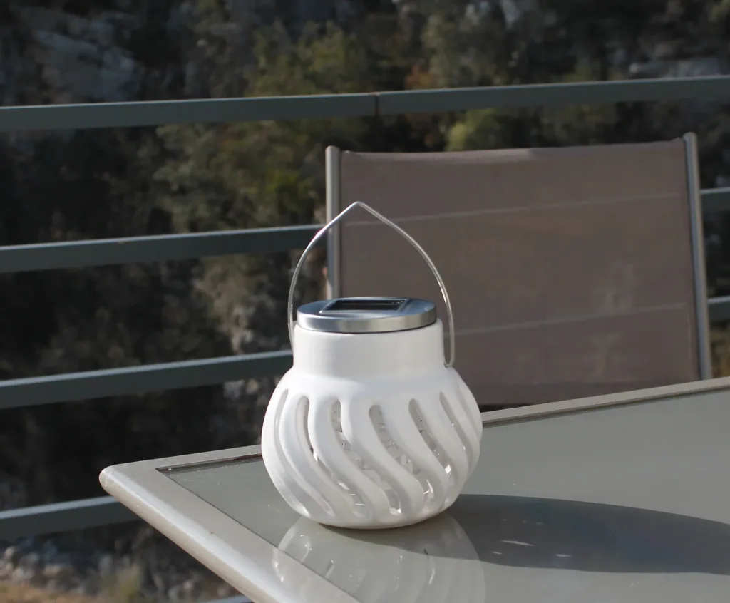 Lampion solarny na komary
