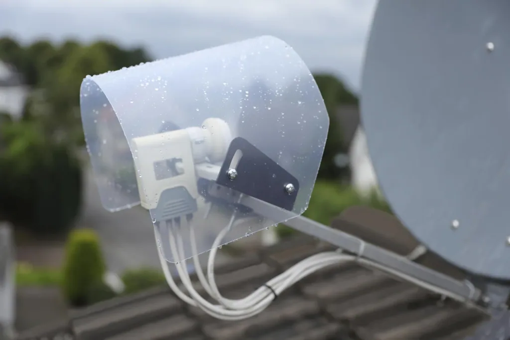 Ochrona przed deszczem i promieniowaniem UV dla LNB w instalacjach satelitarnych
