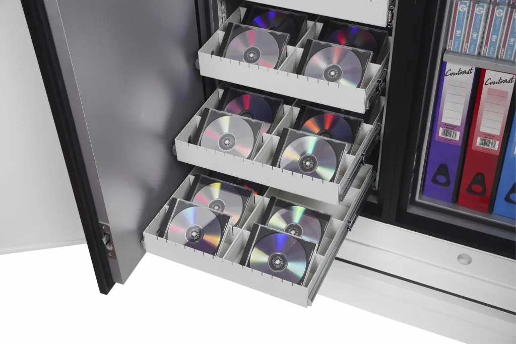 Data Commander data protection safe, external dimensions 1685 x 1200 x 720 mm, with key lock