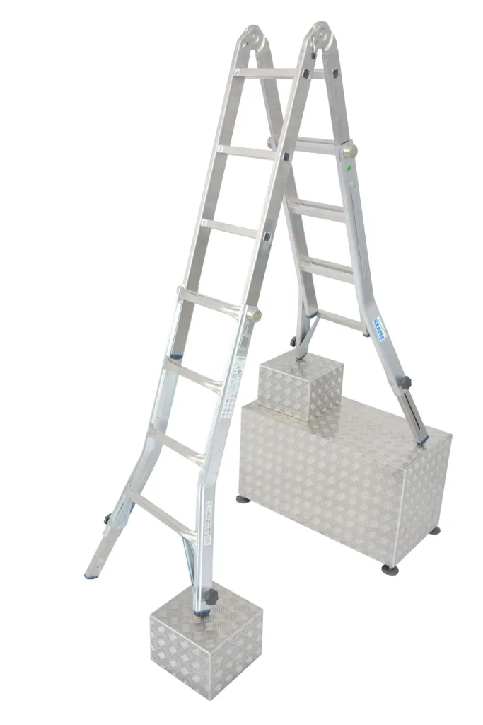 Articulated telescopic ladder 4 x 4 rungs ladder