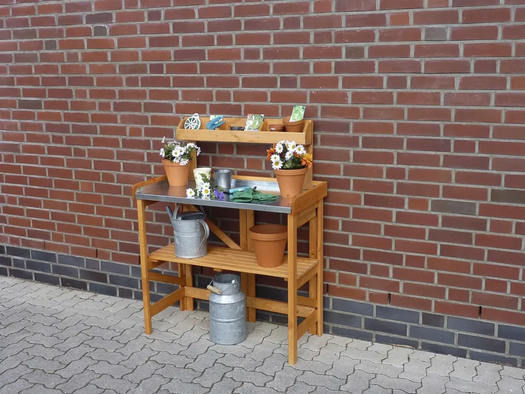 Foldable planting table with shelf